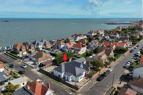 4 bedroom detached house for sale, The Broadway, Herne Bay