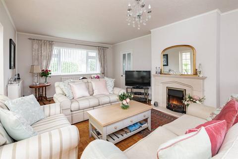 4 bedroom detached bungalow for sale, Lonsdale Avenue, Margate