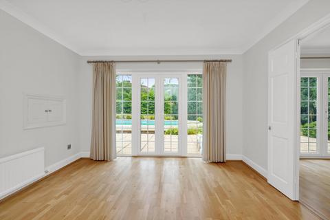 5 bedroom detached house to rent, Woodstock, Old Avenue, West Byfleet, Surrey, KT14