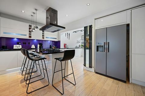 4 bedroom end of terrace house for sale, Linden Close, Ruislip, HA4