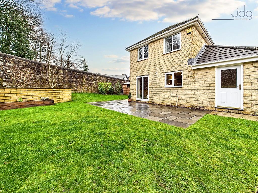 Spacious West-Facing Garden with Lawn and...