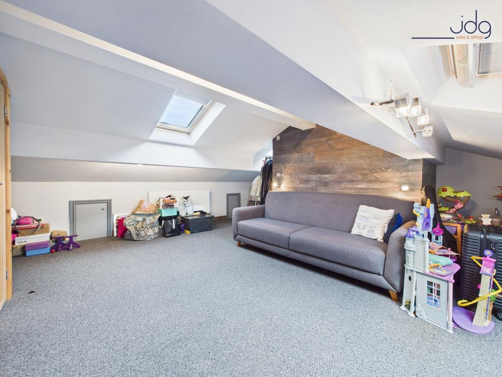 Loft Room with Ensuite and skylights