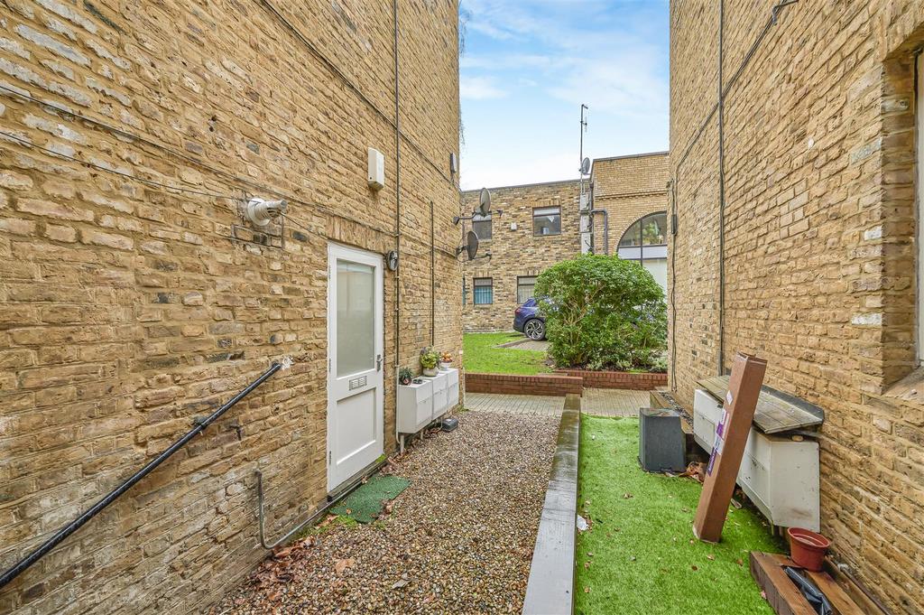 James Anderson - Sheen Lane  SW14 8 HY 8.jpg