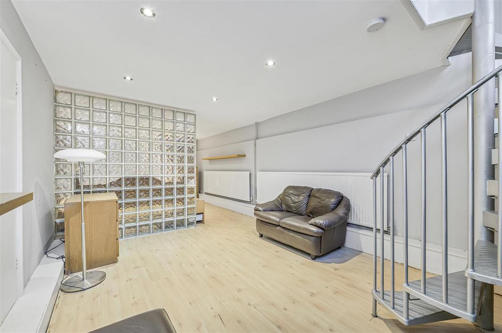 James Anderson - Sheen Lane  SW14 8 HY 16.jpg