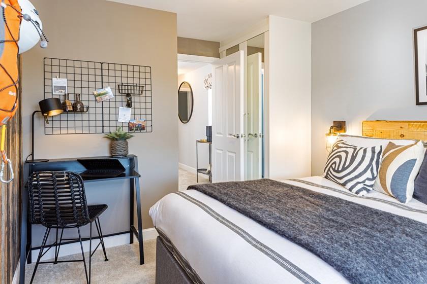 Bedroom-with-desk-and-chair.jpg