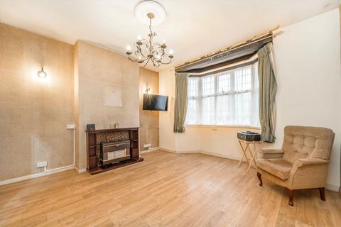 3 bedroom flat for sale, Brownlow Road, London N11