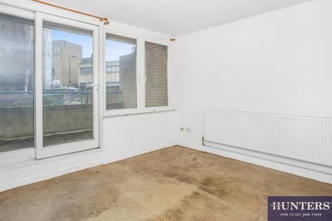 4 bedroom flat for sale, Queensgate Place, Kilburn, London, NW6