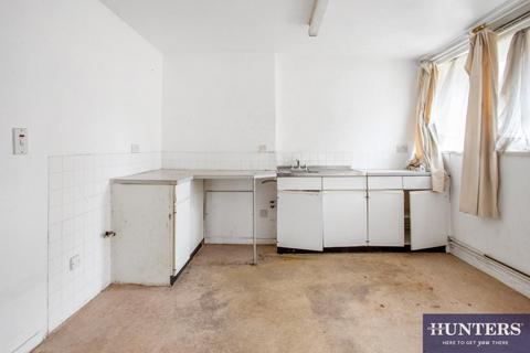 4 bedroom flat for sale, Queensgate Place, Kilburn, London, NW6