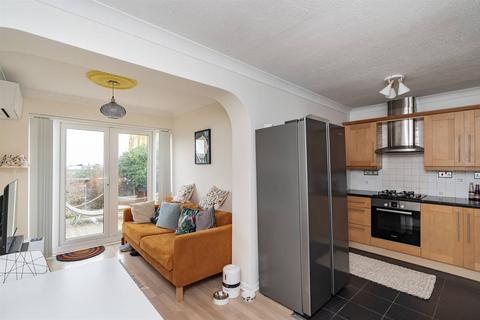 3 bedroom semi-detached house for sale, Shearwater Avenue, Whitstable