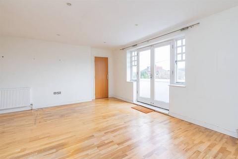 2 bedroom apartment for sale, Graystone Road, Tankerton, Whitstable