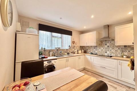 2 bedroom ground floor flat for sale, Mayfield Way, Bexhill-on-Sea, TN40