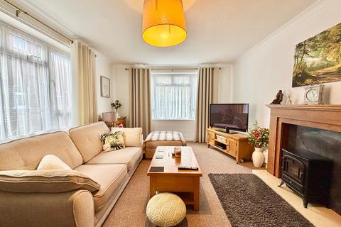 2 bedroom ground floor flat for sale, Mayfield Way, Bexhill-on-Sea, TN40