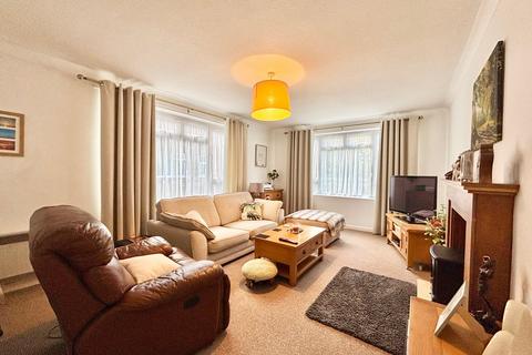 2 bedroom ground floor flat for sale, Mayfield Way, Bexhill-on-Sea, TN40