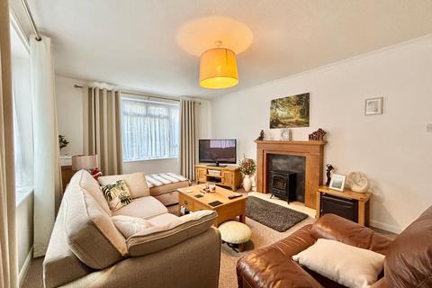 2 bedroom ground floor flat for sale, Mayfield Way, Bexhill-on-Sea, TN40