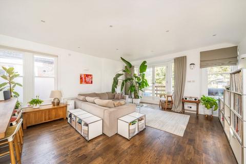 3 bedroom maisonette for sale, Hillfield Park, London N10