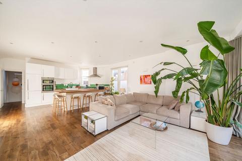 3 bedroom maisonette for sale, Hillfield Park, London N10