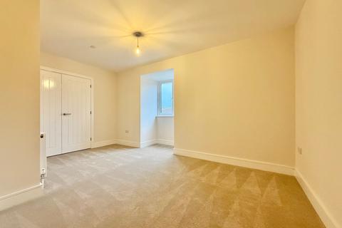 2 bedroom flat for sale, London Road, Bexhill-on-Sea, TN39