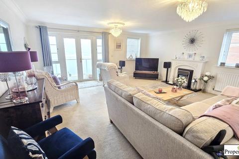 3 bedroom apartment for sale, Bedford Avenue, Bexhill-on-Sea, TN40
