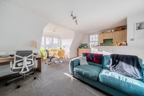 1 bedroom flat for sale, Chiswick High Road, Chiswick, London, W4