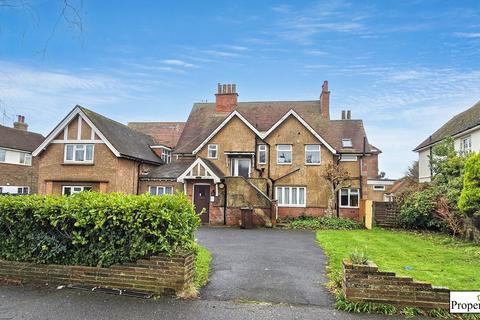 2 bedroom apartment for sale - 1 Cooden Drive, Bexhill On Sea, TN39