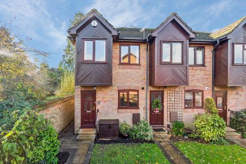 2 bedroom end of terrace house for sale - Hervines Court, Amersham