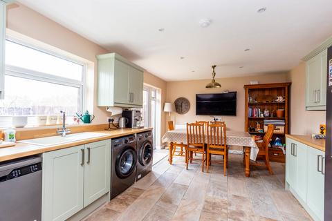 4 bedroom detached house for sale, Wymington Road, Rushden NN10