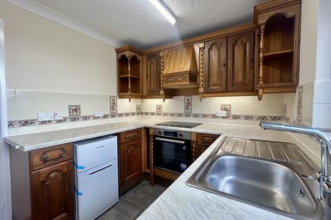 2 bedroom apartment to rent, Ropley Road, Bournemouth