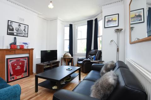 1 bedroom flat to rent, Strathblaine Road, Battersea, London, SW11