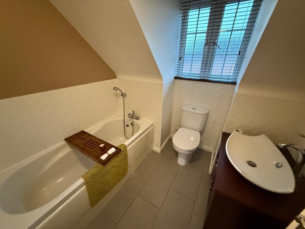 Family Bathroom 2