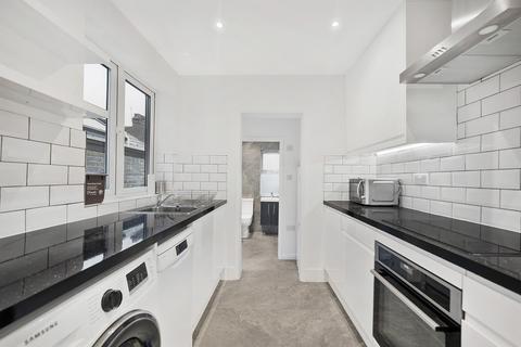 3 bedroom terraced house to rent, Langham Road, London N15
