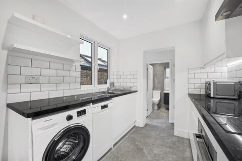 3 bedroom terraced house to rent, Langham Road, London N15