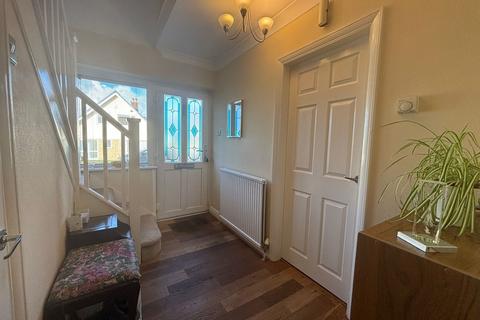 3 bedroom detached bungalow for sale, Ferndale Avenue, Clayton, Bradford