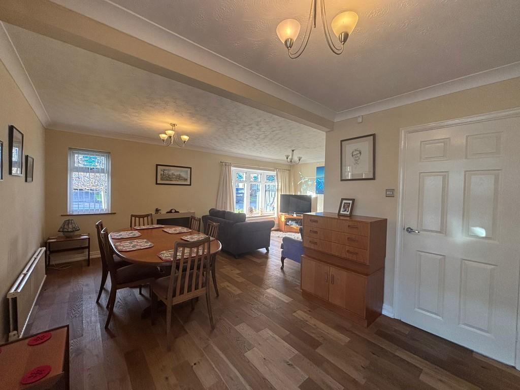 Living room 4