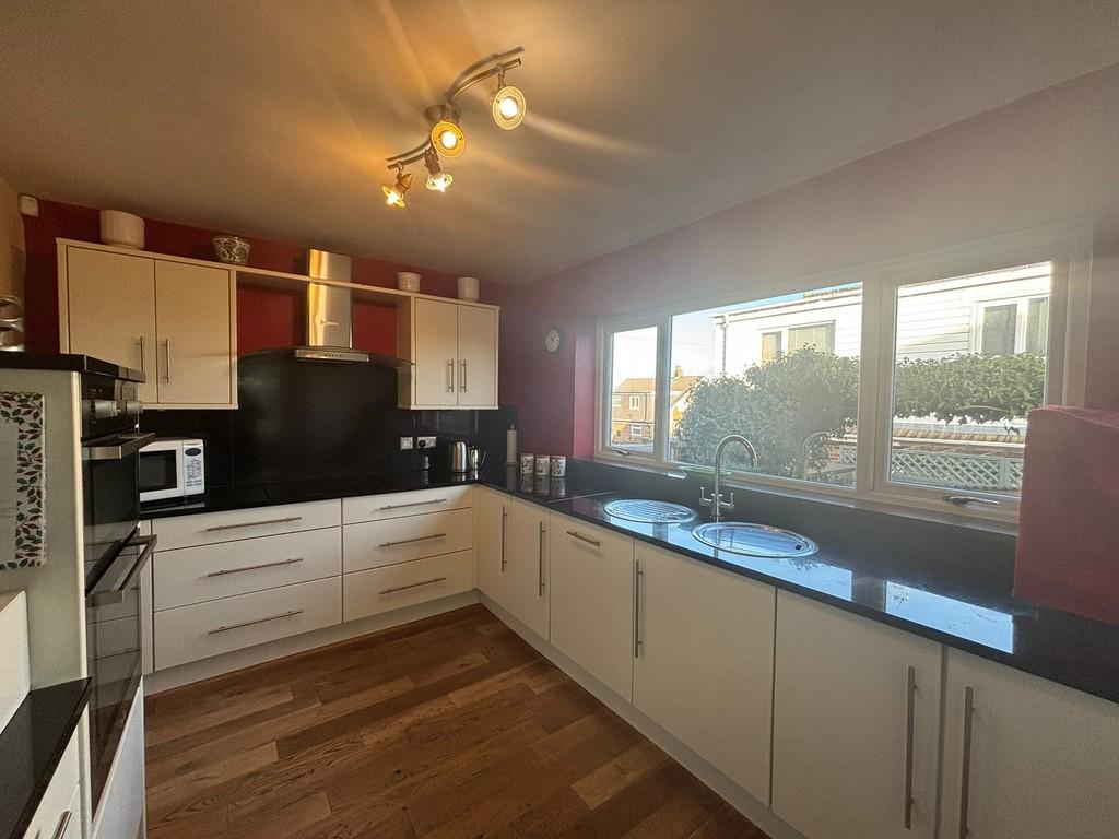Kitchen 4