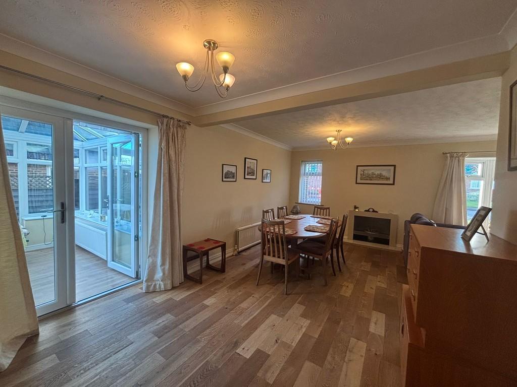 Living room 5