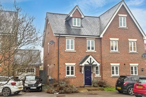 4 bedroom semi-detached house for sale, Blue Leaves Avenue, Coulsdon CR5