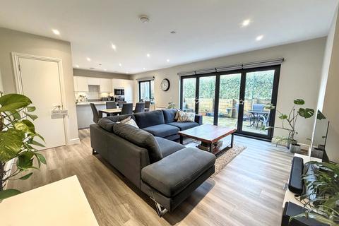 Coulsdon CR5