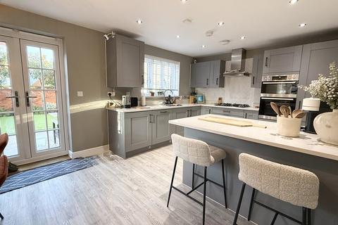 4 bedroom semi-detached house for sale, Gold Avenue, Brackley