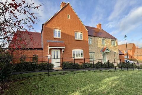 4 bedroom semi-detached house for sale, Gold Avenue, Brackley