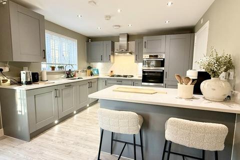 4 bedroom semi-detached house for sale, Gold Avenue, Brackley