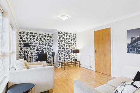 2 bedroom apartment to rent, Strathblane Gardens, Glasgow G13