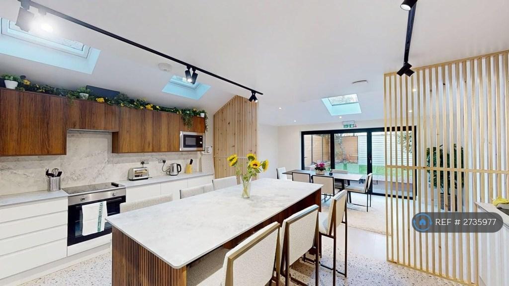 Share Kitchen &amp; Living Area
