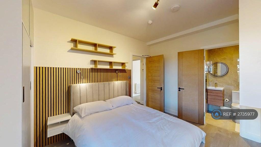 Ensuite Bedroom 3  &amp; Tea Station