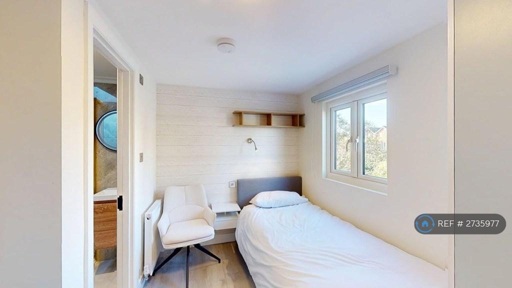 Ensuite Bedroom 6  &amp; Tea Station