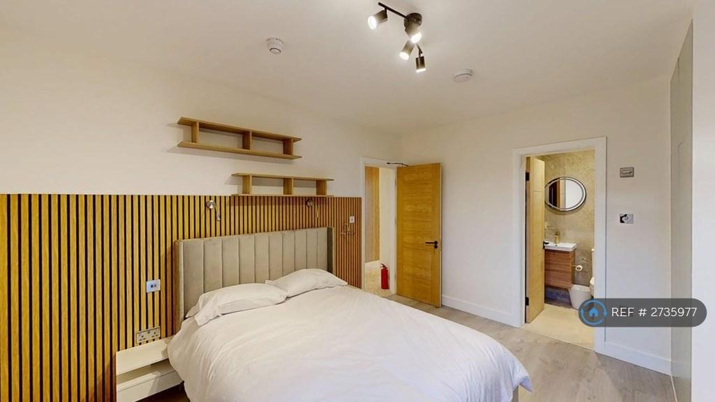 Ensuite Bedroom 1