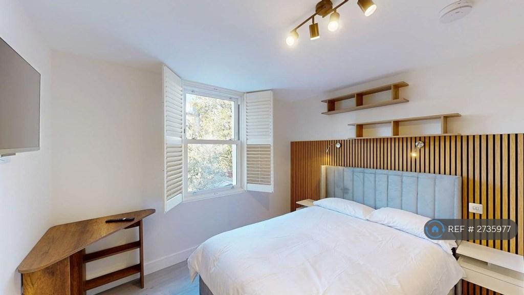 Ensuite Bedroom 2 &amp; Tea Station