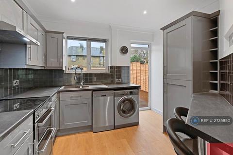3 bedroom terraced house to rent, Mellitus Street, London, W12