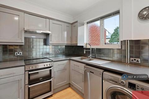 3 bedroom terraced house to rent, Mellitus Street, London, W12