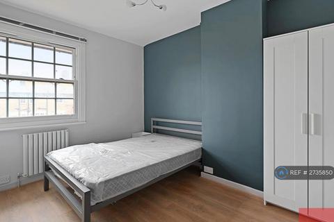 3 bedroom terraced house to rent, Mellitus Street, London, W12