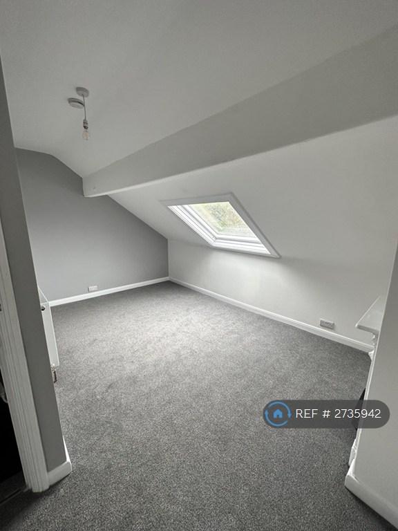 Bedroom 3/ Top Floor